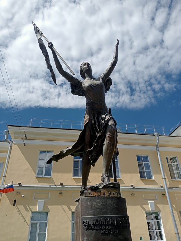 Street-level Saint Petersburg: statues, architecture, and everyday scenes
