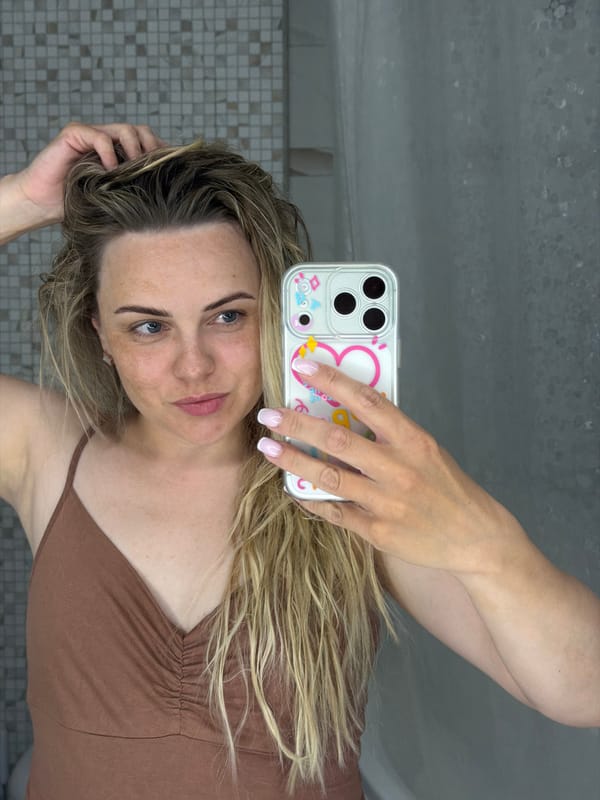 Woman takes bathroom selfies in Votkinsk, Russia