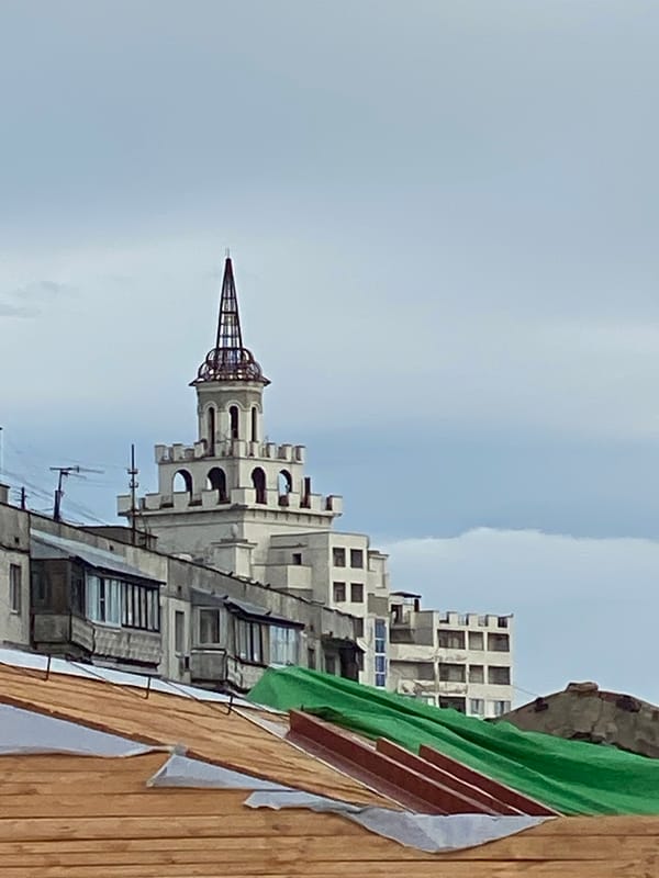 Yokohama neighborhood walk with selfies and local architecture