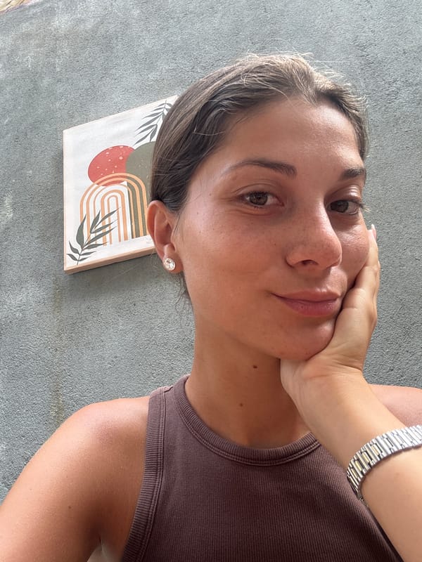 Woman documents smoothie bowl breakfast in Đà Nẵng cafe