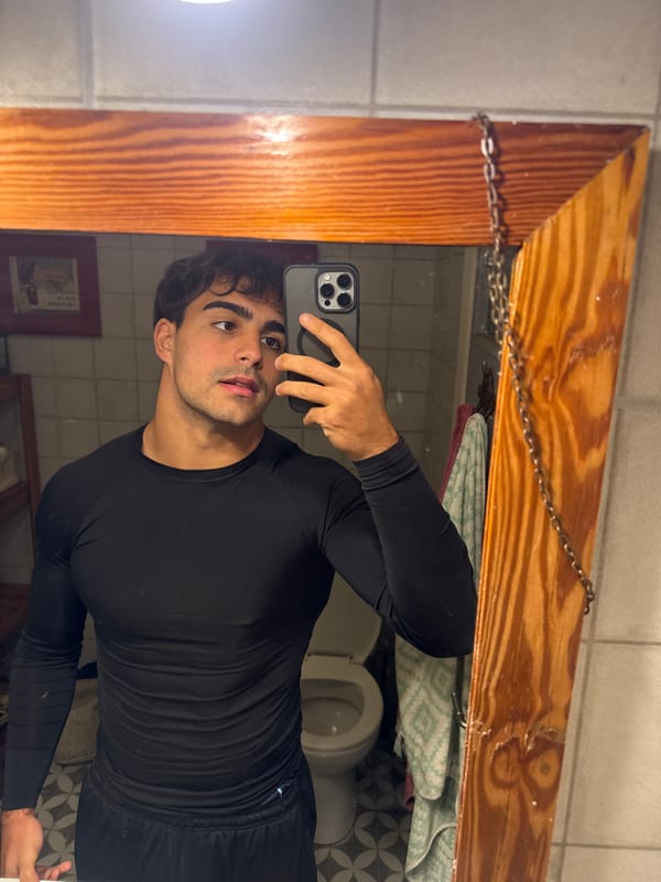 Man takes playful bathroom selfies in Avellaneda, Argentina