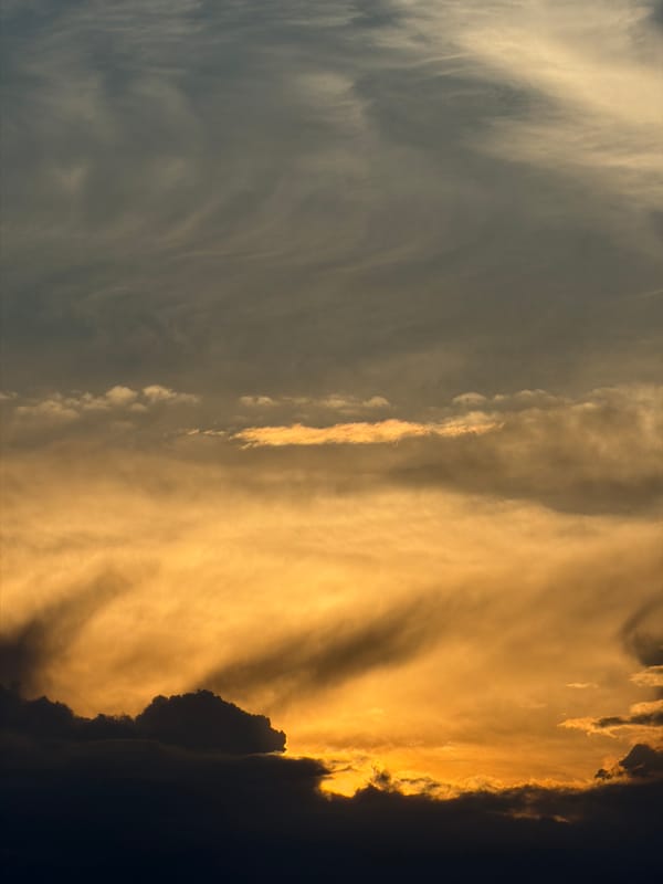 Witness captures dramatic sky transition over 43 minutes
