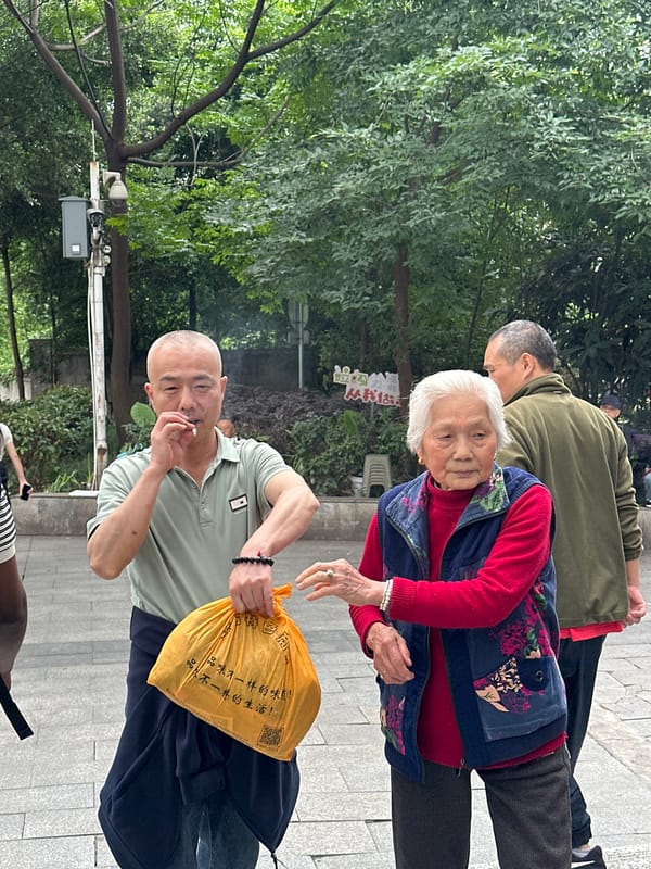 Morning street life moments captured in Shapingba District