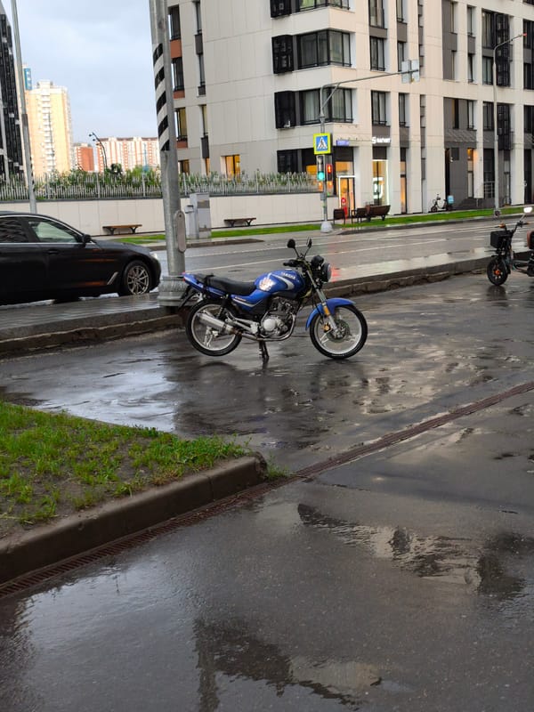 Rainy afternoon street life documented across Moscow neighborhoods