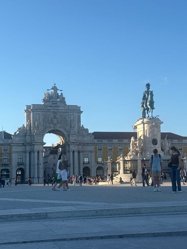 Evening foot traffic observed at Lisbon's Commerce Square