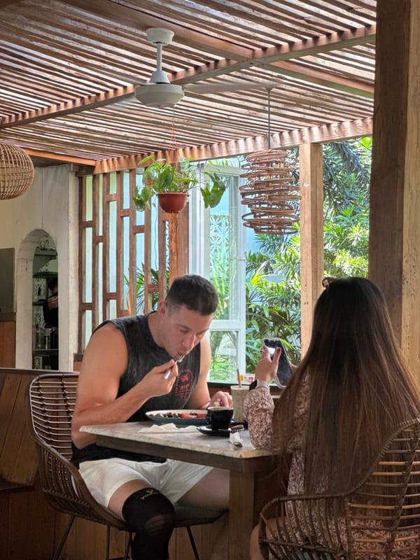 Couple enjoys late night dining in Kuta Selatan restaurant