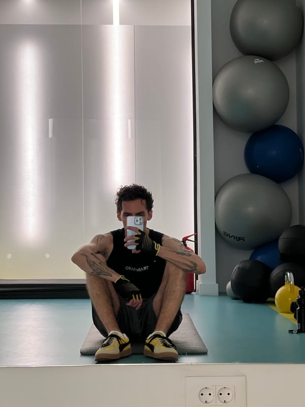 Witness documents sunny afternoon cityscape views in Boreti, Montenegro