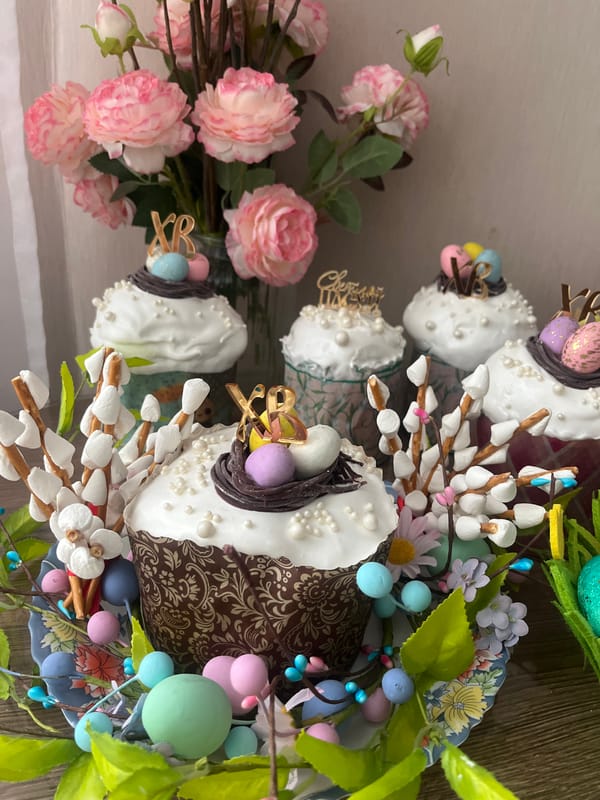 Easter morning preparations documented in Nizhnevartovsk home