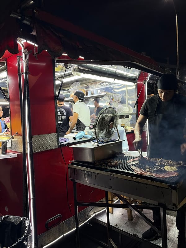 Night food service and sketching documented in Puebla area