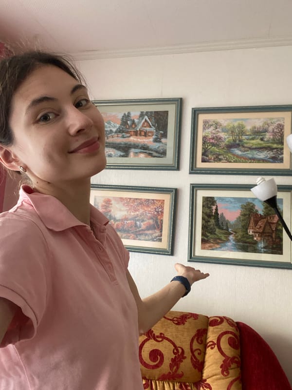Mirror selfies and home details from a Votkinsk apartment