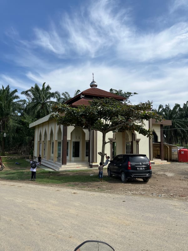 Quiet streets and overgrown lots in Kota Kuala Simpang