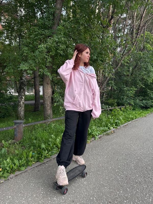 Skateboarding and goofing off in Yekaterinburg parks, dog included