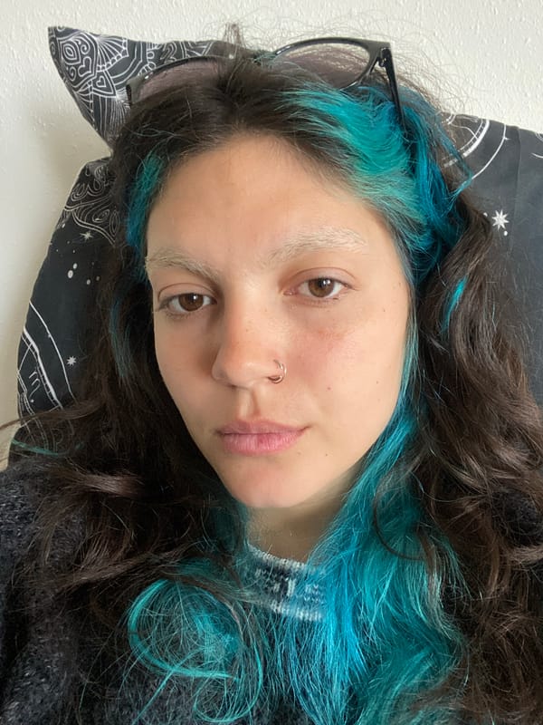 Person takes morning selfie with blue-streaked hair in Gijón