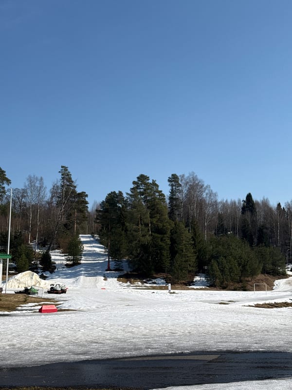 Winter bridge crossing documented in Oleshkovo, Russia