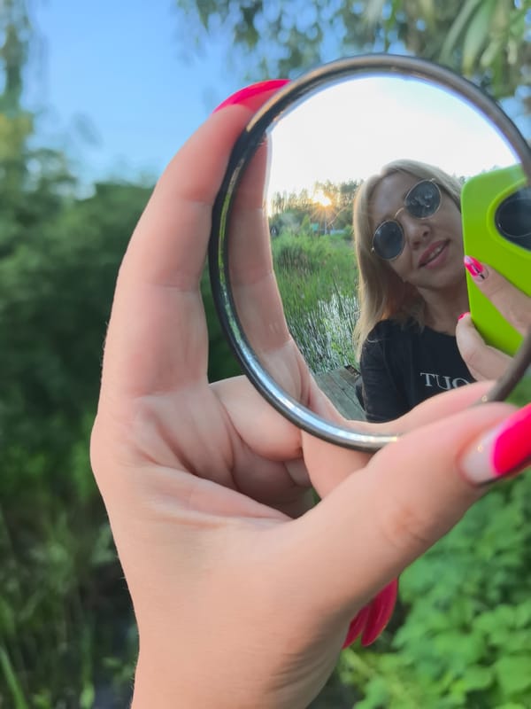 Woman takes mirror selfies with pink nails in Russia