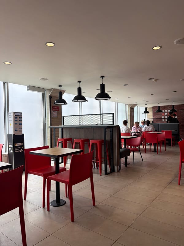 Casual dining moments captured at Moscow fast-food restaurant