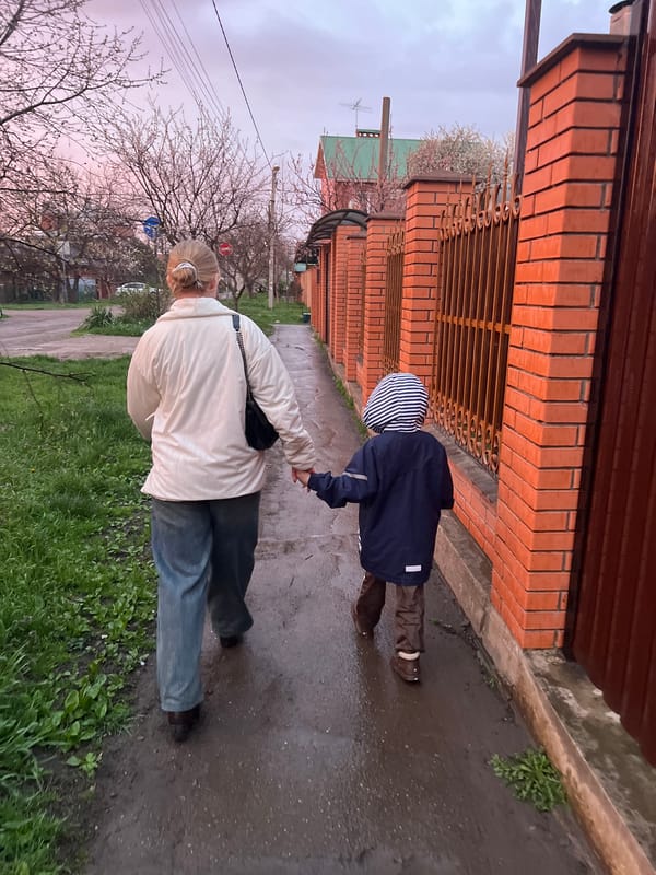 Evening stroll and sunset scenes captured in Beryozovy, Russia