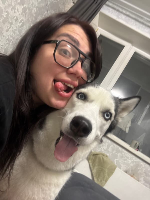 Relaxed evening at home in Tolyatti with pets and playful selfies