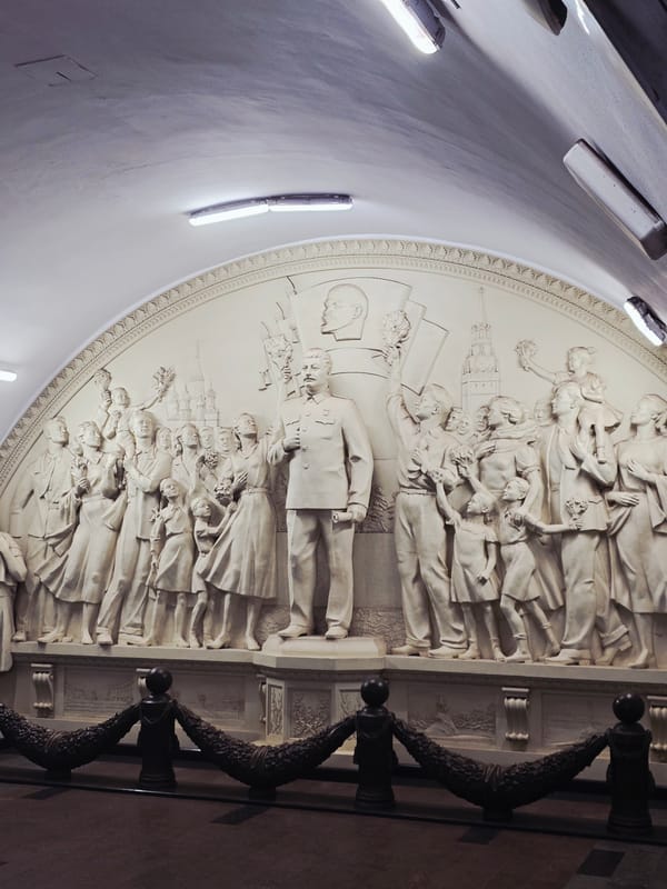 Morning commute scenes documented across Moscow metro and streets