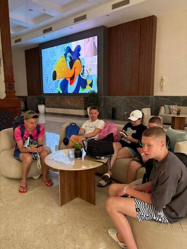 Tourist documents Egyptian resort stay in morning selfies and videos