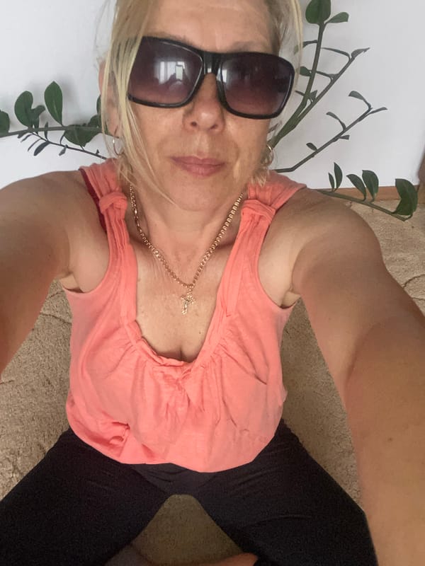 Woman documents morning routine through selfies in Belarus