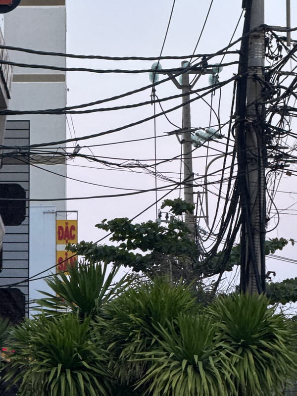 Street scenes captured in Đà Nẵng showing infrastructure and pedestrians