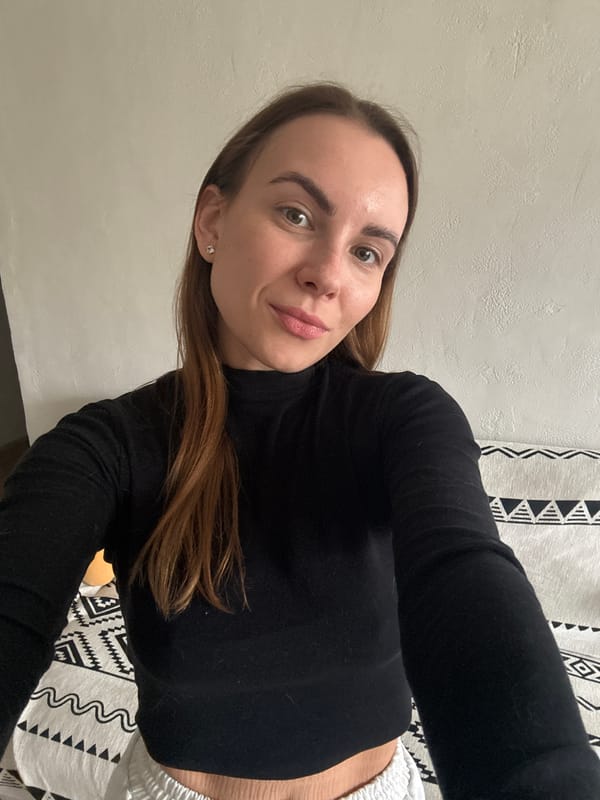 Morning selfie and kitchen scenes documented in Zheleznogorsk