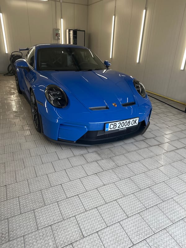 Blue Porsche 911 spotted in garage facility in Bulgaria