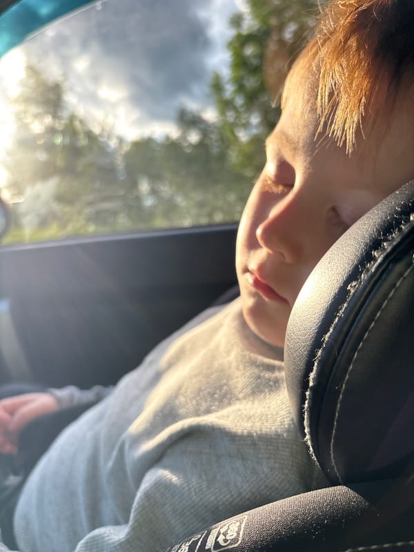 Child observed sleeping in car in Izhevsk