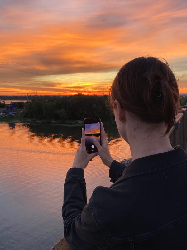 Bungee jumping and sunset views at a Novokuybyshevsk bridge