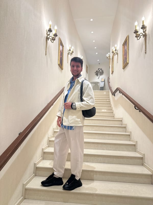 A Moscow theater night, from the lobby to the stage