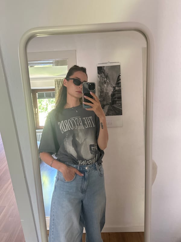 Person takes multiple mirror selfies in Kiel, Germany