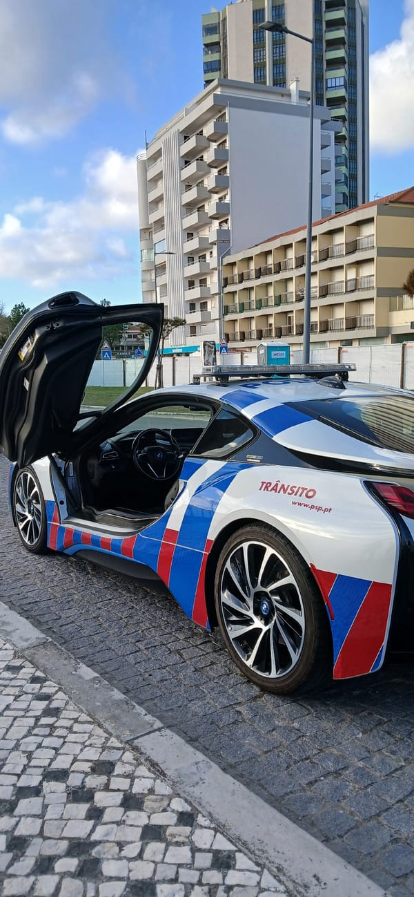 Police presence observed in Figueira da Foz during evening hours