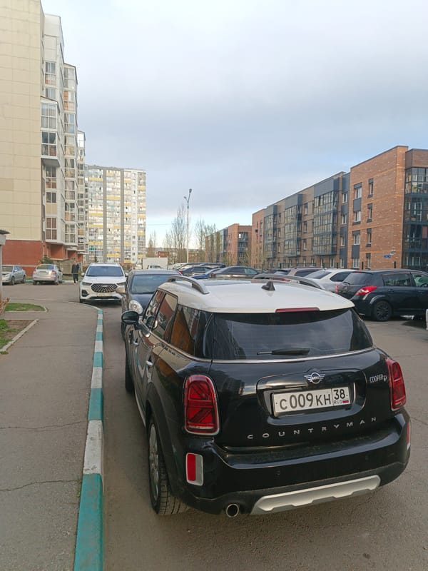 Everyday life documented in Irkutsk residential courtyards and playgrounds