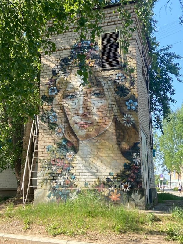 Everyday moments captured in Chaikovsky: street art and baby feeding