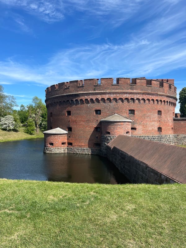 Tourism documented at Kaliningrad fortifications and amber shops