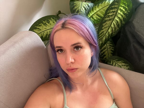 Woman with colorful hair photographed on sofa in Gijón