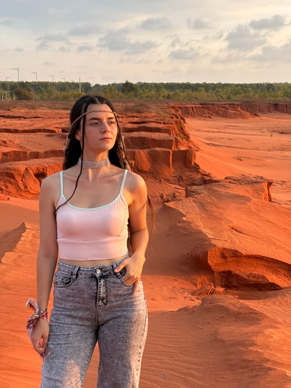 Tourist photography session at Mui Ne sand dunes and Fairy Stream
