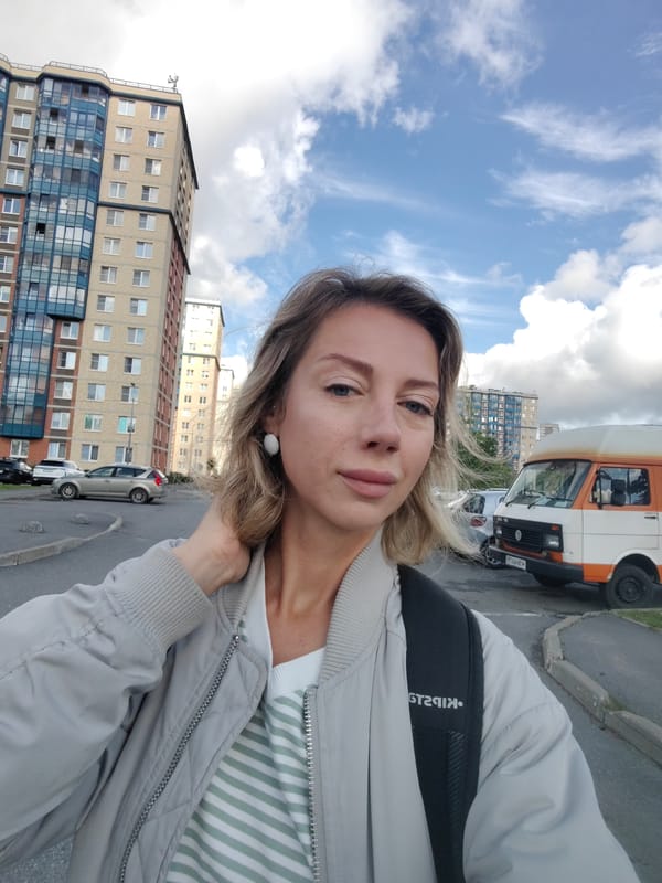 Outdoor selfie in Saint Petersburg, casual layered look