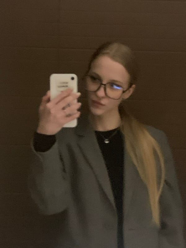 Woman takes multiple selfies in Kyiv mirror session