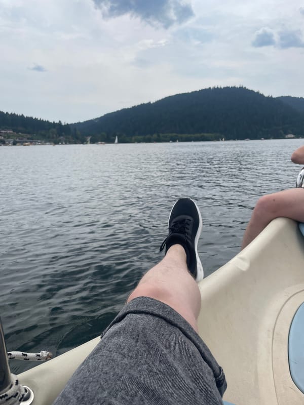 Lazy afternoon on Lac de Gérardmer, pedal boats and sailboats