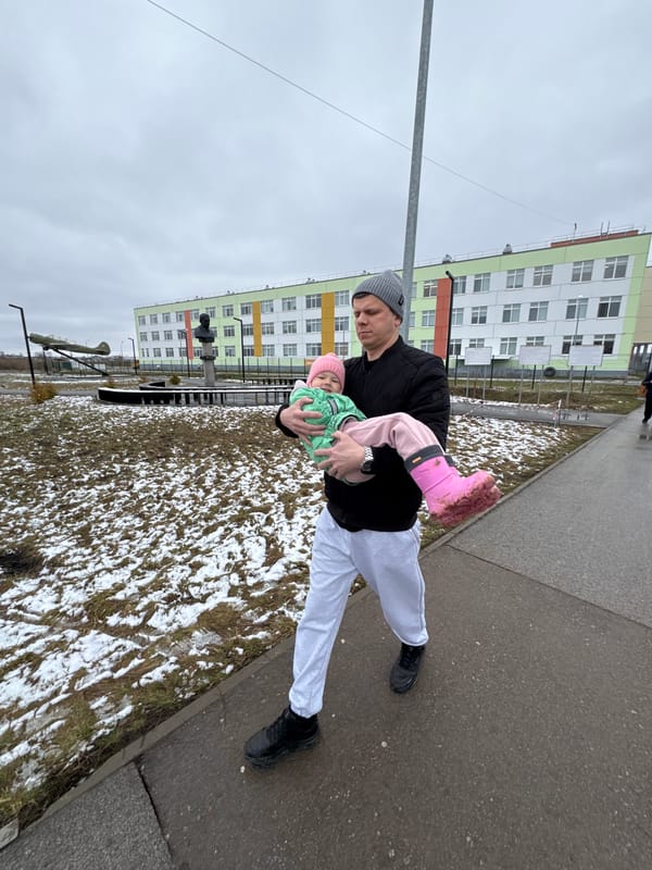 Father and child spotted during morning outing in Горный