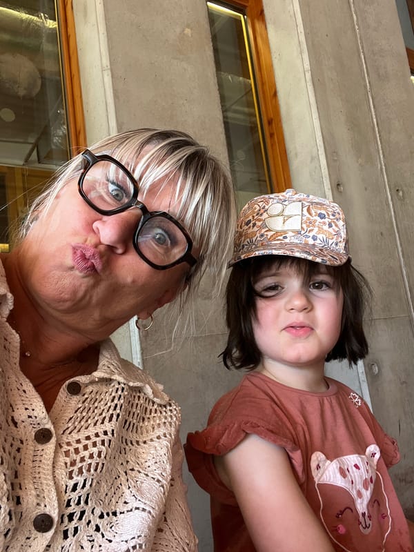 Kids beat the heat with mist spray in La Fouillouse