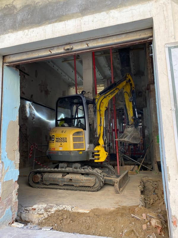 Morning scenes across Valencia: construction work and cafe life