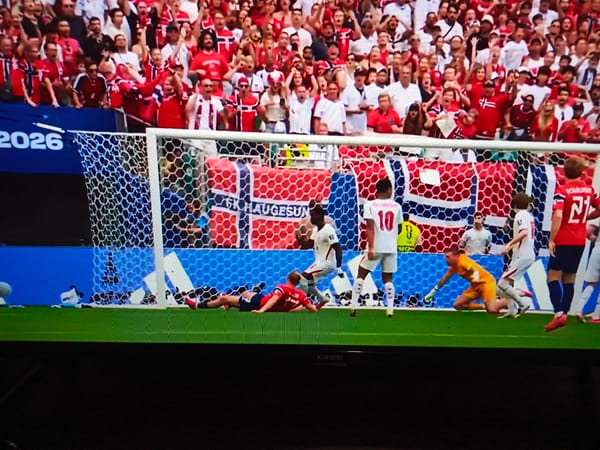 Norway and England draw 1-1 at halftime