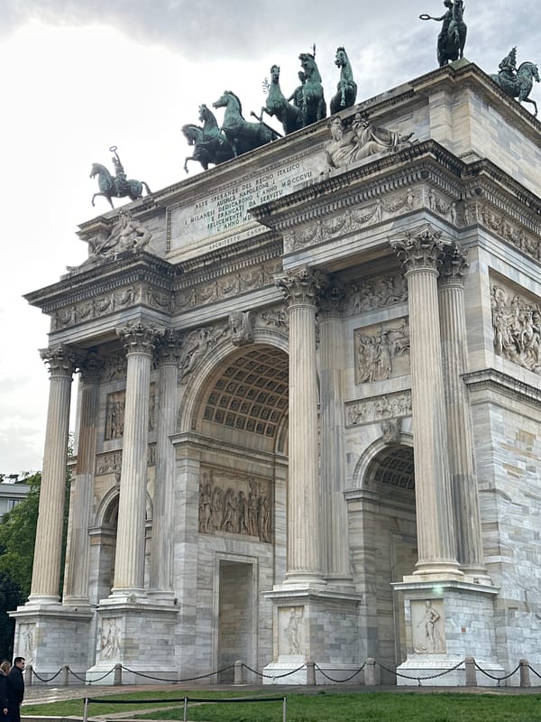 Ordinary Milan moments: shopping, tourism, tattooing documented downtown