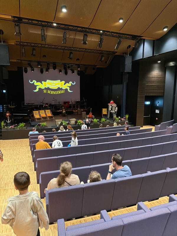 Auditorium event draws crowd in Pétange, Luxembourg