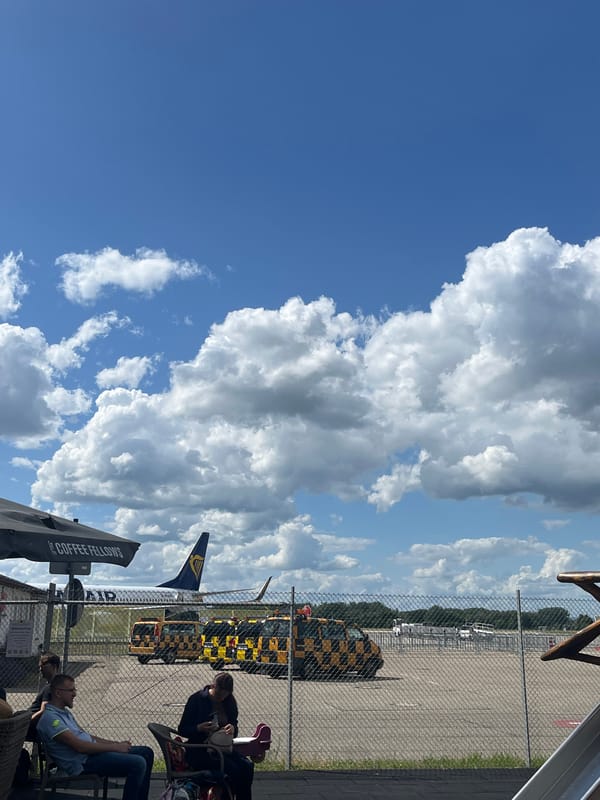 Afternoon leisure captured at Söllingen Airport under sunny skies