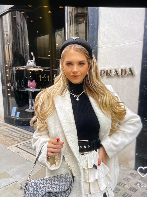 Fashion moments and group photos captured within minutes