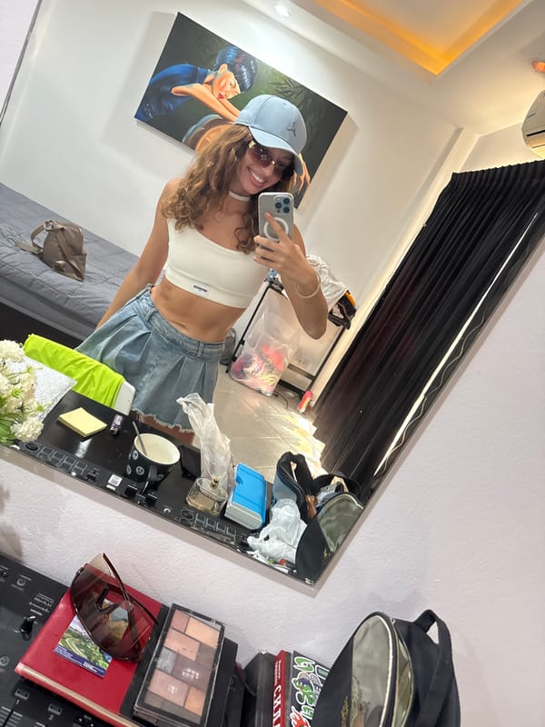 Woman takes mirror selfie in Baan Chaweng, Thailand